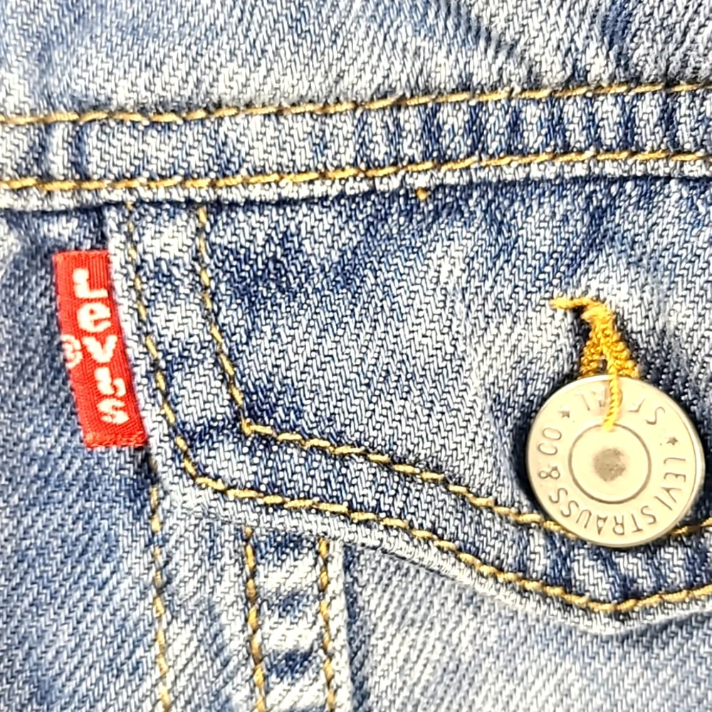 LEVIS S, P, CH, 2019 KIDS PRE-OWNED LIKE NEW BUTTON TRUCKER DENIM JACKET